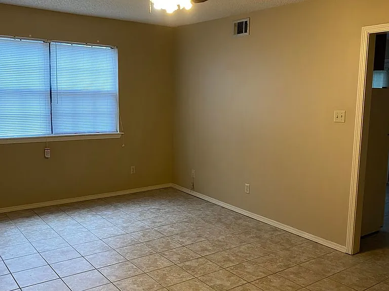 3323 N Detroit Ave — Photo 59