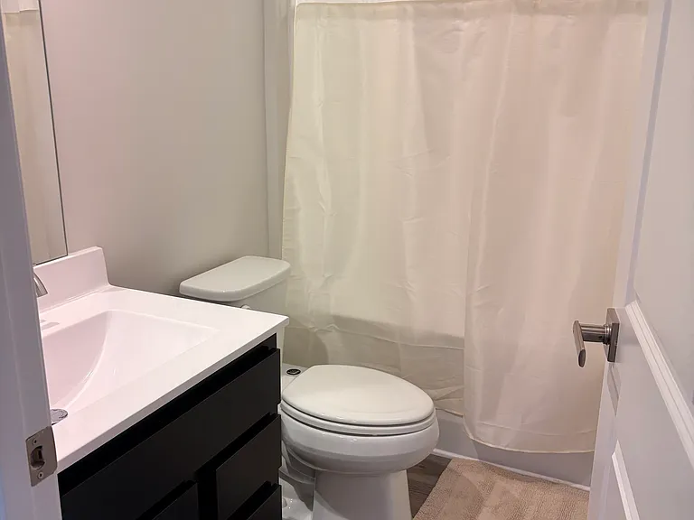 1418 Samuel St — Photo 3