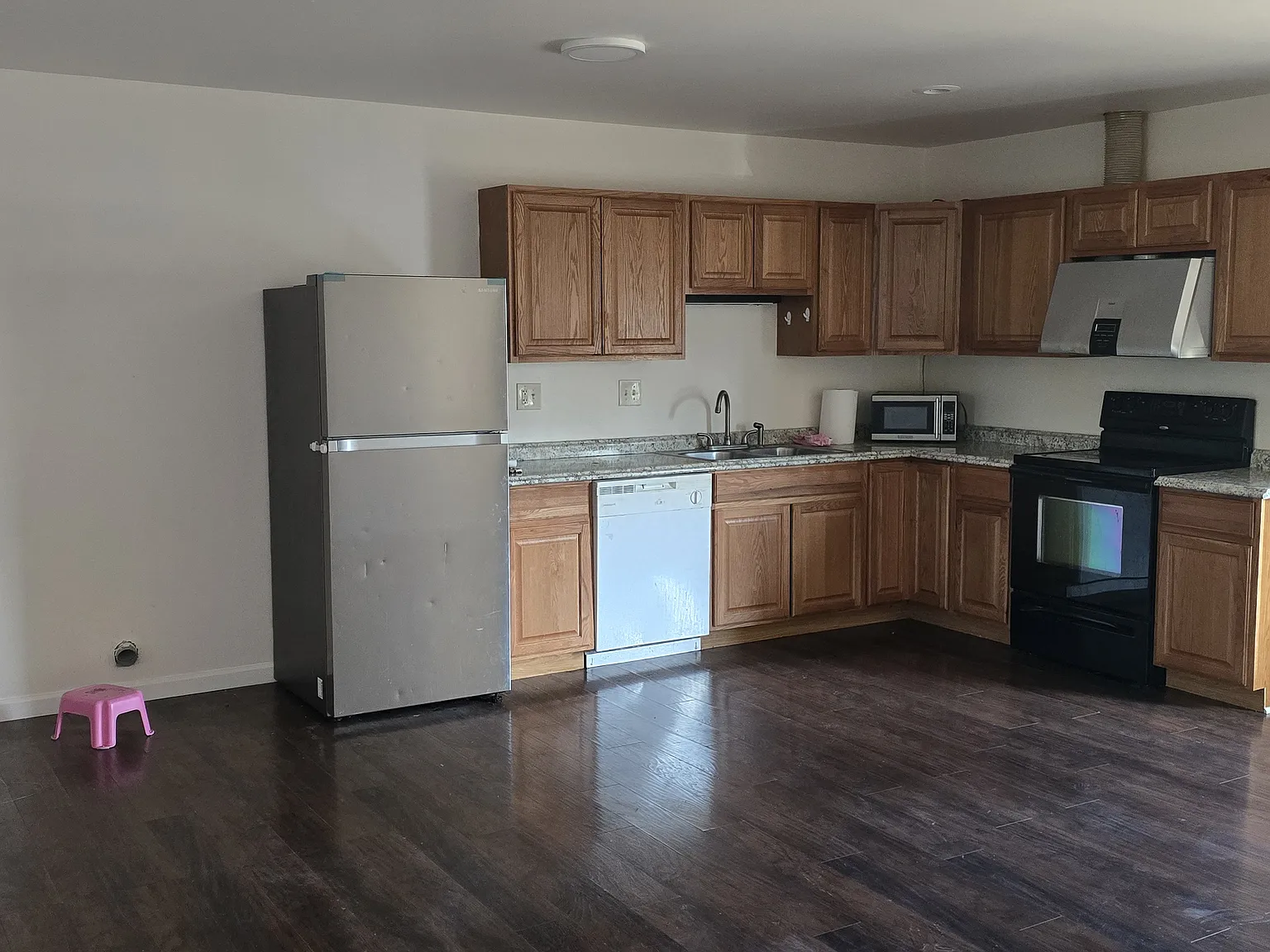 2 bed, 1200 sqft, $1,800 — Photo 3