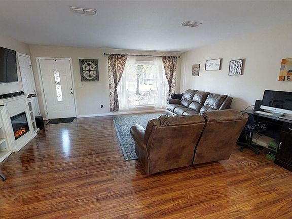 5th image of 9105 Holmes Ln