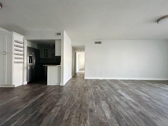 2nd image of 912 Lake Destiny Rd Unit D