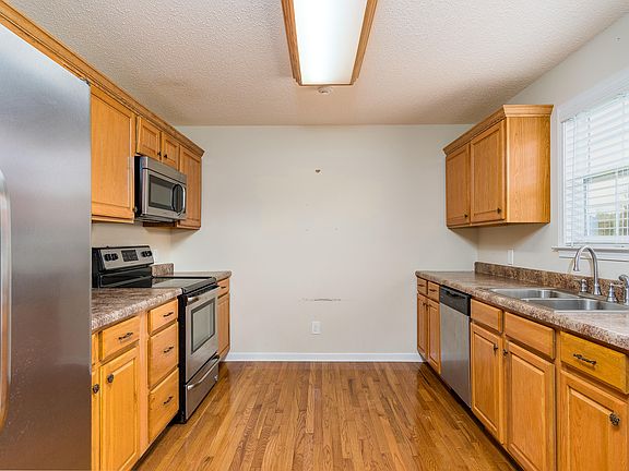 5th image of 1000 Aberlea Valley Cir
