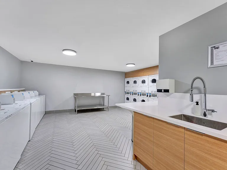 1348 Barclay St — Photo 16
