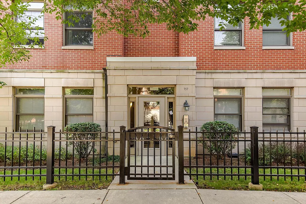 Front entrance w/ restricted access - 757 W 14th St #3A