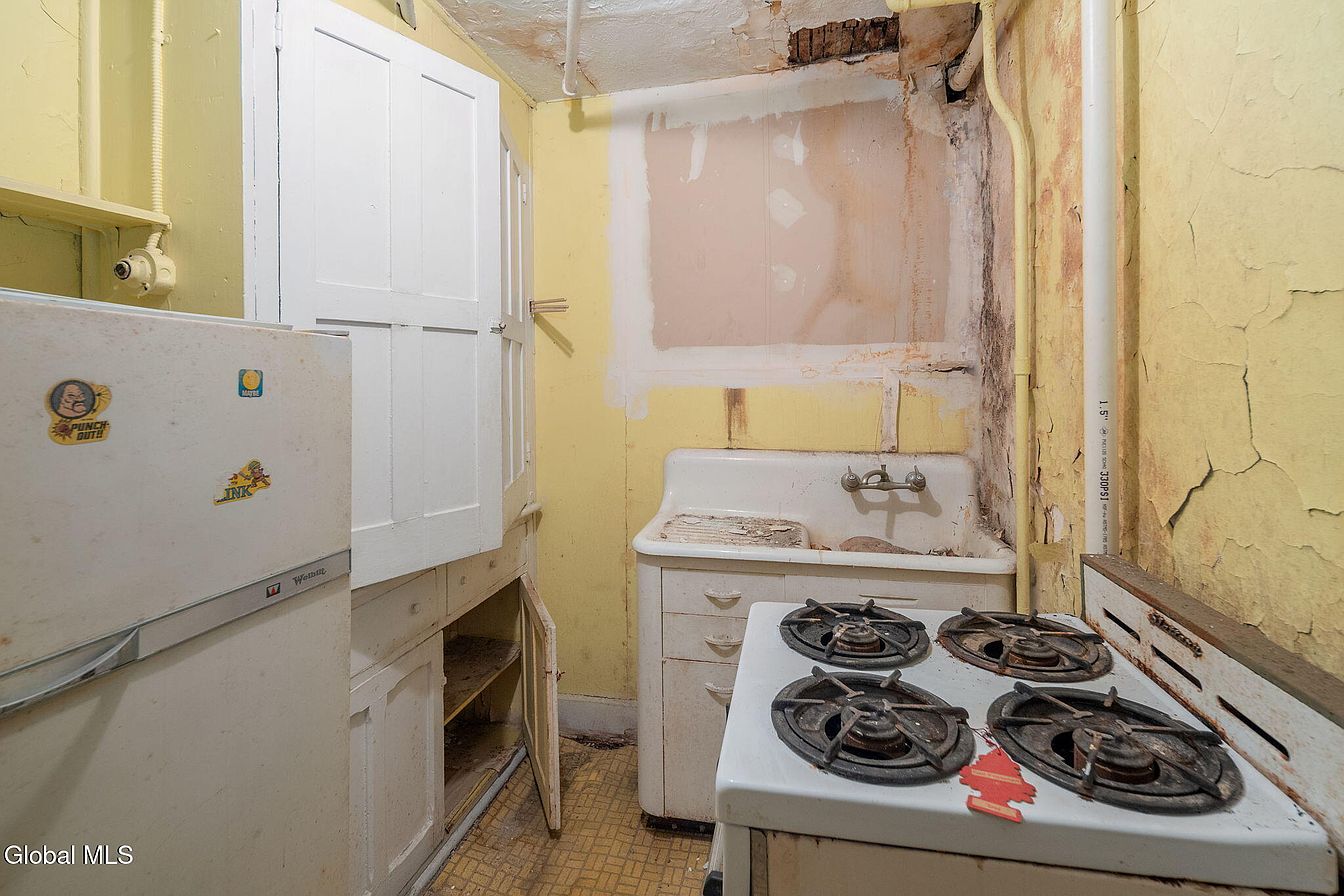 70th image of 93 Ten Broeck Street