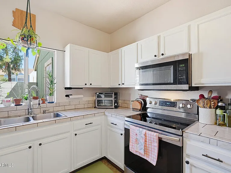 1970 N Hartford St #106 — Photo 11