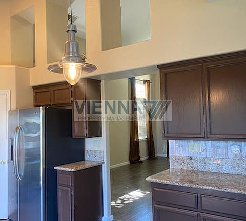 4th image of 4900 Brittany Ct