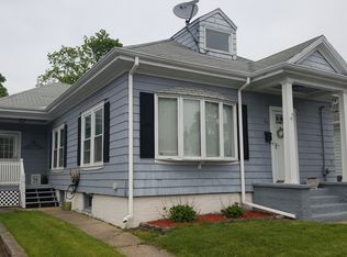 36 Whittier Rd, Pawtucket, RI 02861
