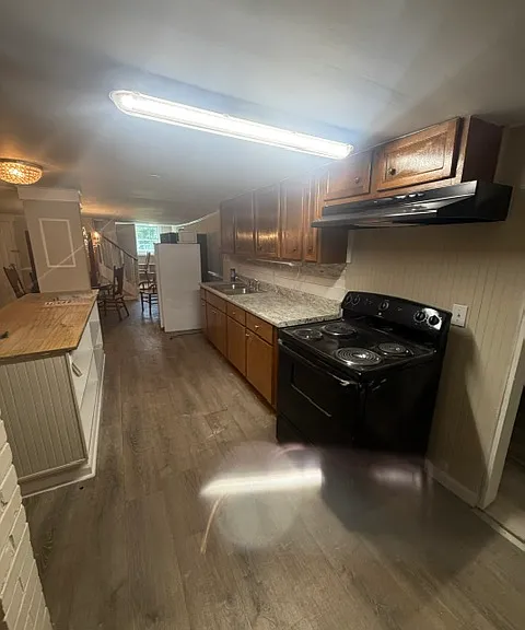 Downstairs kitchen area.
