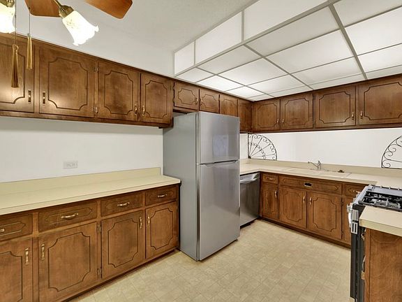 4th image of 10351 S Menard Ave #302