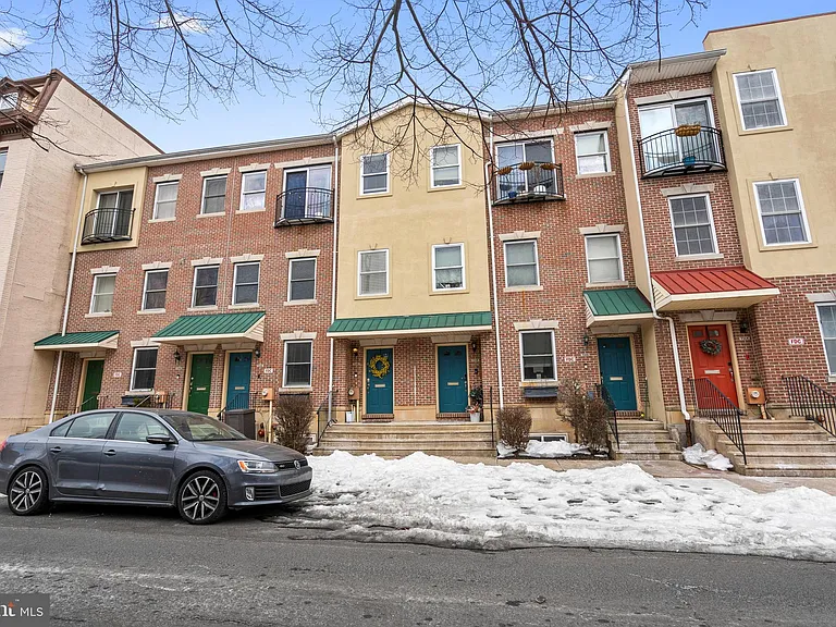 715 Brown St #B — Photo 3