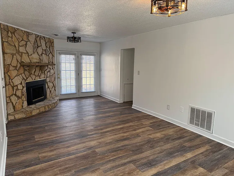 528 River Oak Dr — Photo 3