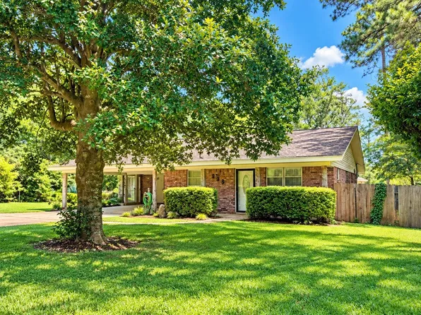 803 Pear St, Woodville, TX 75979