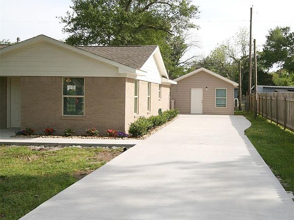 3rd image of 16223 Grasmere Dr