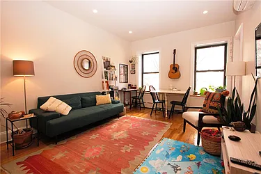 Rented by R New York