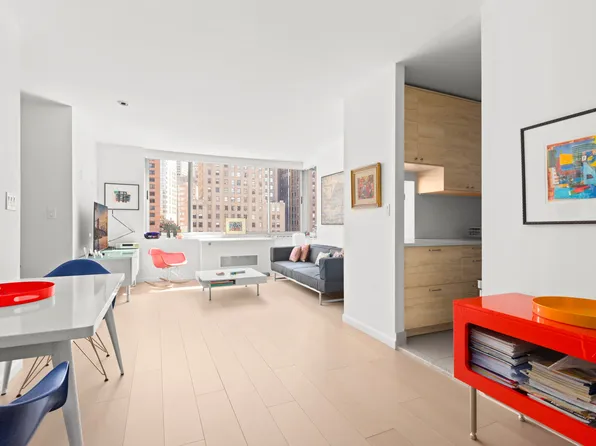 250 South End Avenue 7E image 2 of 8
