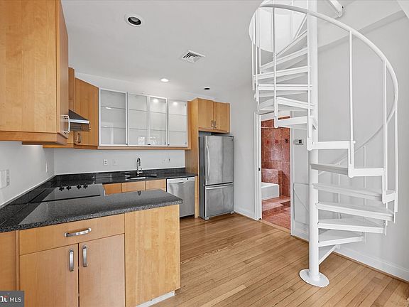 3rd image of 1318 35th St NW APT 6