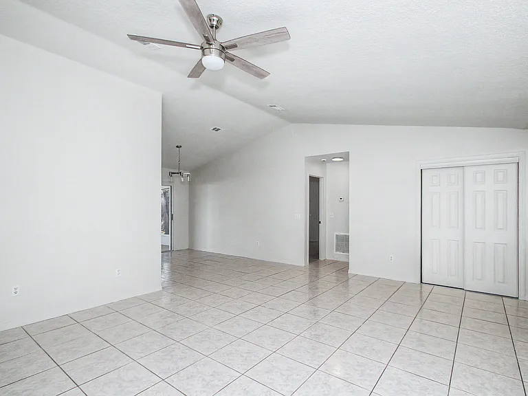 231 Oak Ln — Photo 8