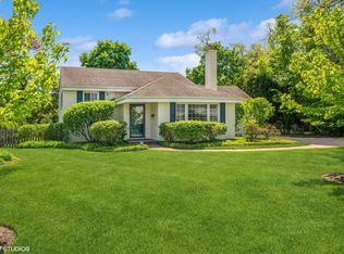 911 Huckleberry Ln, Glenview, IL 60025