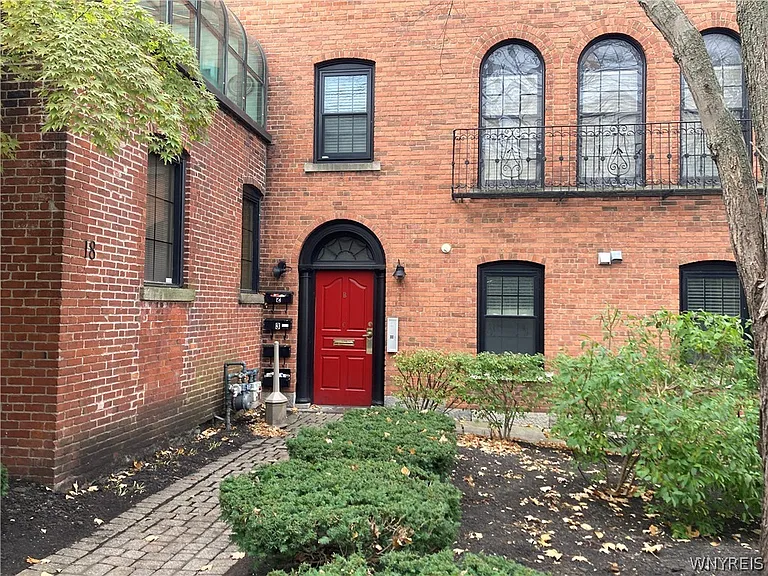 20 Tracy St #5 — Photo 2