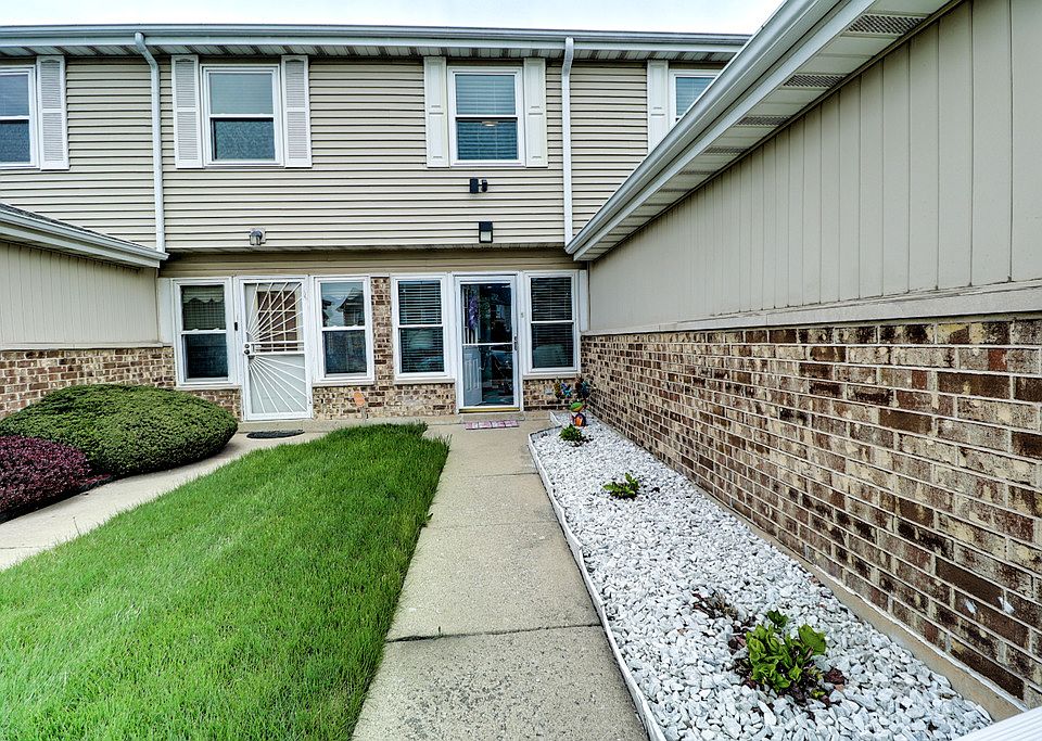 2638 E Martha Pl, Burnham, IL 60633 Zillow