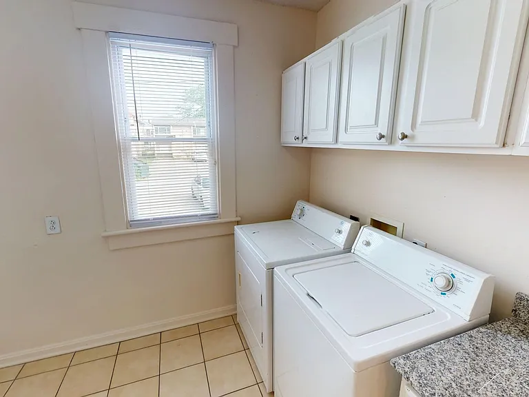 166 & 168 E. 11th Ave. SK — Photo 6