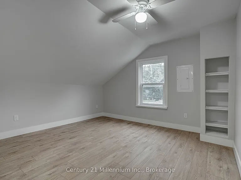 276 Edward St #UPPER — Photo 10