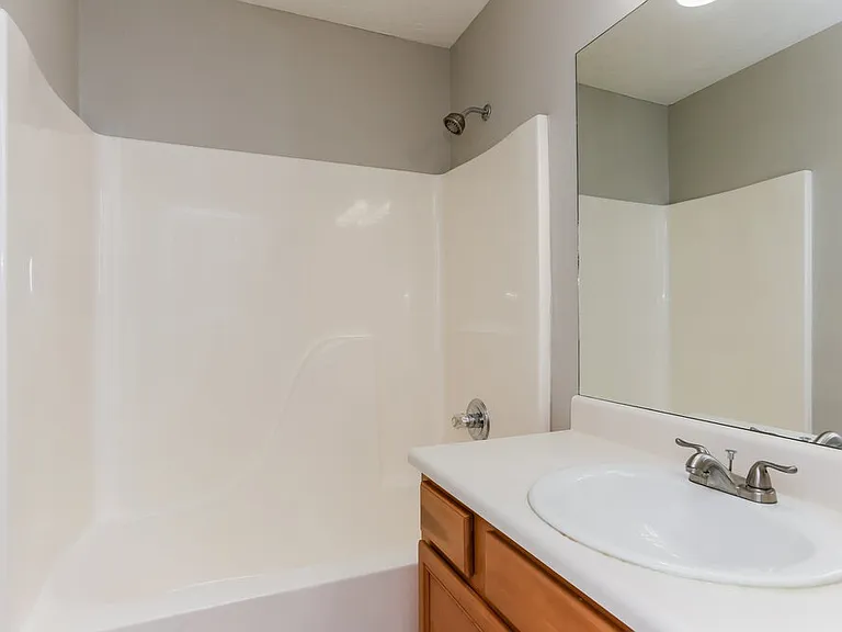 7470 Royale Ct — Photo 16