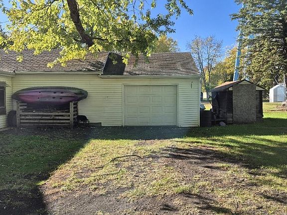 4th image of 815 14th Ave N