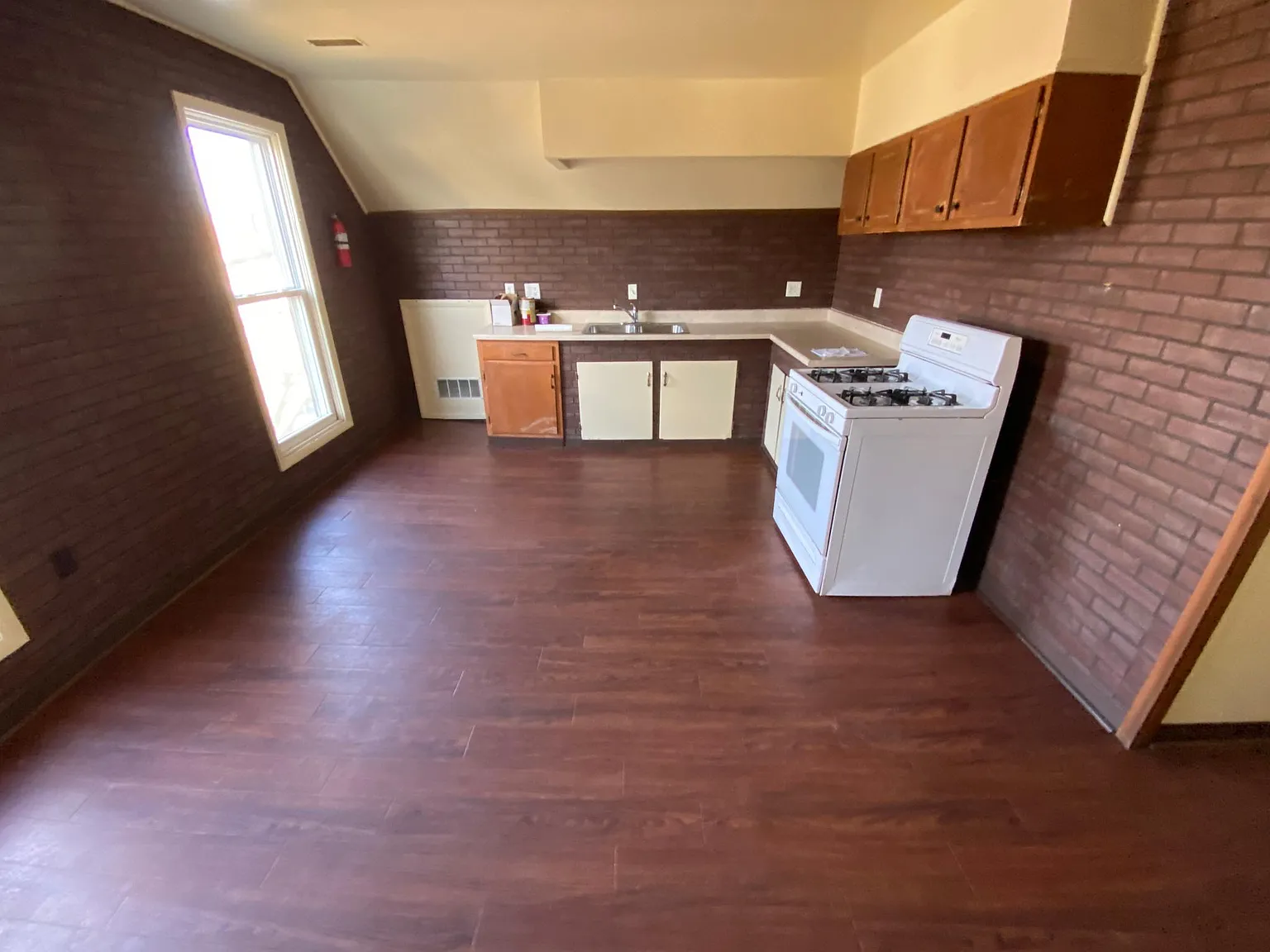 817 Spring St — Photo 2