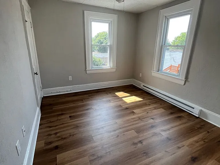 820 Main St — Photo 16