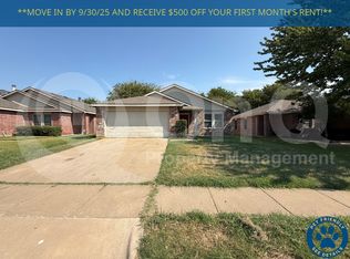 4240 Hunters Creek Dr, Fort Worth, TX 76123