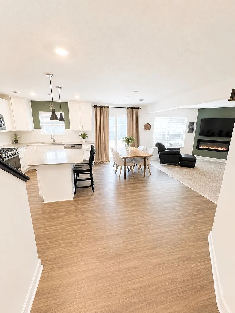 Building Photo - 9484 Bridle Way