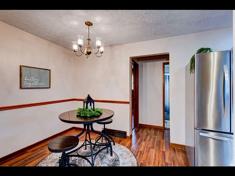 212 Westwood Dr — Photo 6