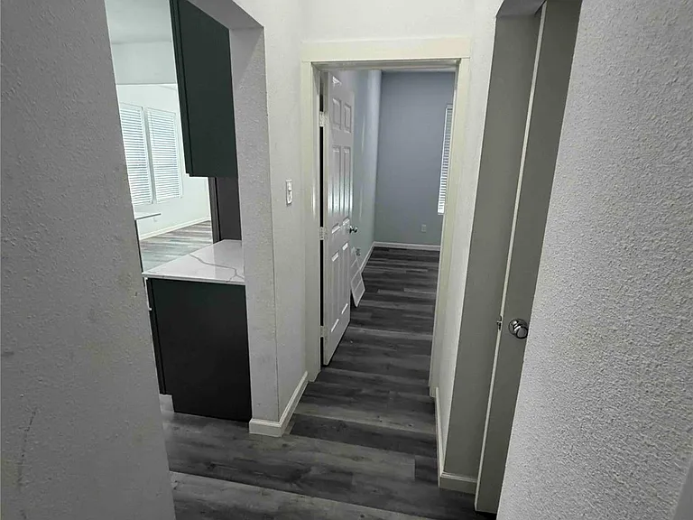 2404 Burkett St — Photo 18