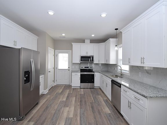 4th image of 825 Sarah Rebecca Dr #B
