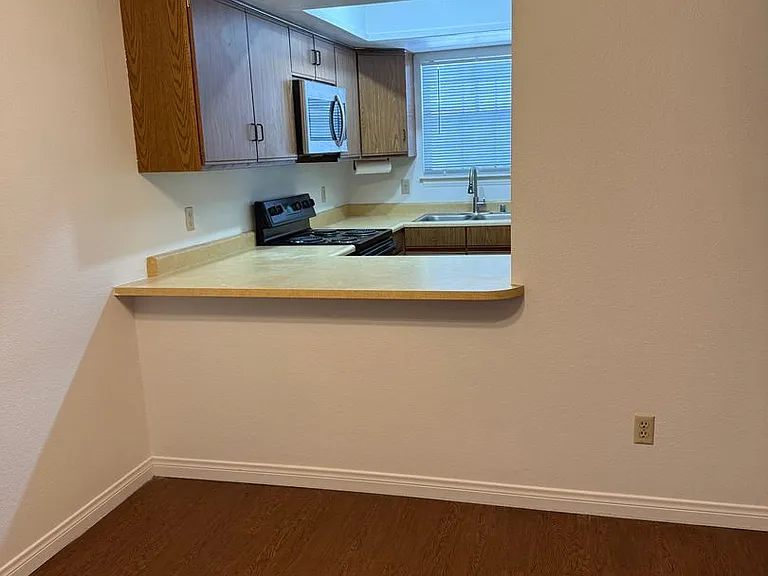 3823 S Maryland Pkwy #T5 — Photo 8