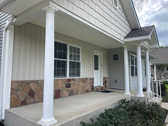2nd image of 113 Beacon Ridge Dr