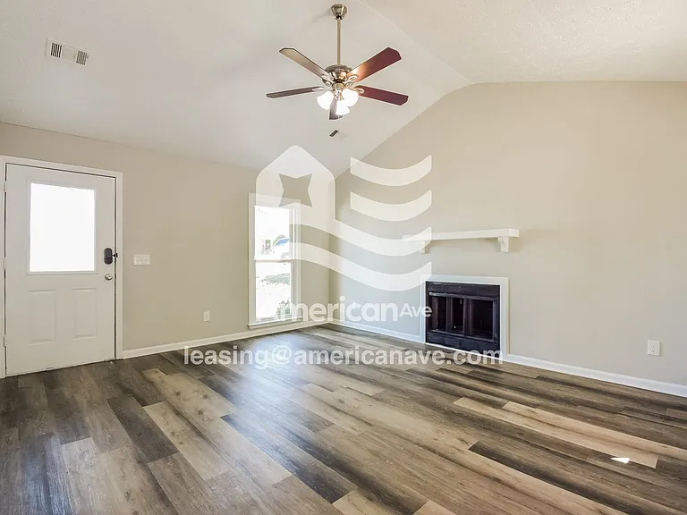 1527004_002_wm_-_living_room_13542770.jpg