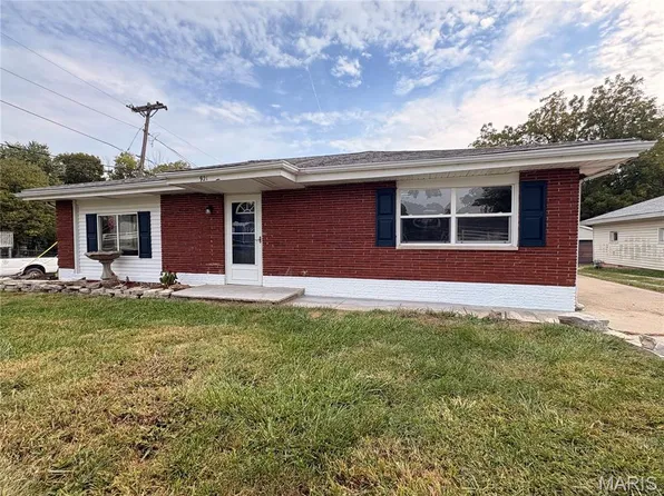 921 N Stanley Rd, Cottage Hills, IL 62018