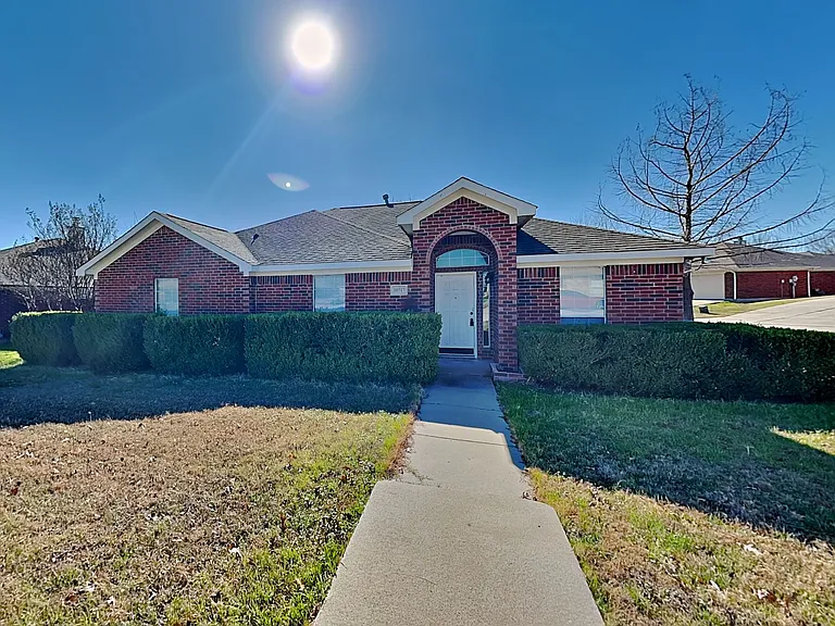 10517 Lone Pine Ln — Photo 1