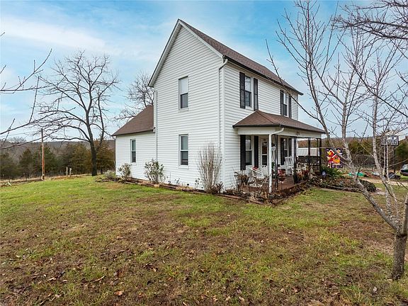 2nd image of 4621 Leonard Dr