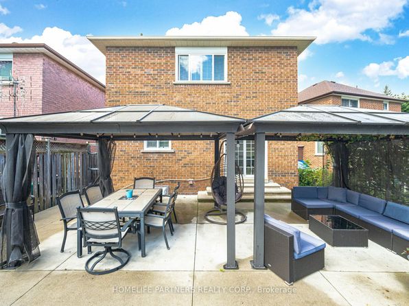 206 Lech Walesa Dr, Mississauga, ON L5B 3H7