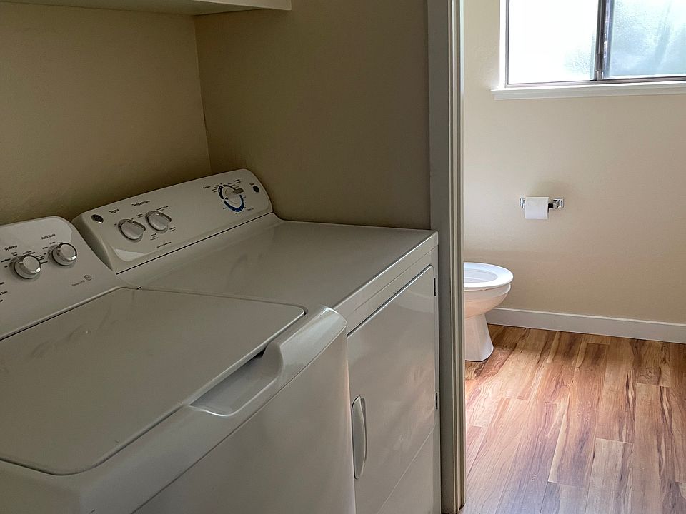 2nd image of 110 Mariposa Ave #C