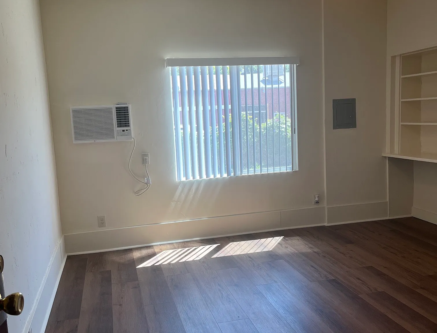 Studio, 450 sqft, $1,195 — Photo 2