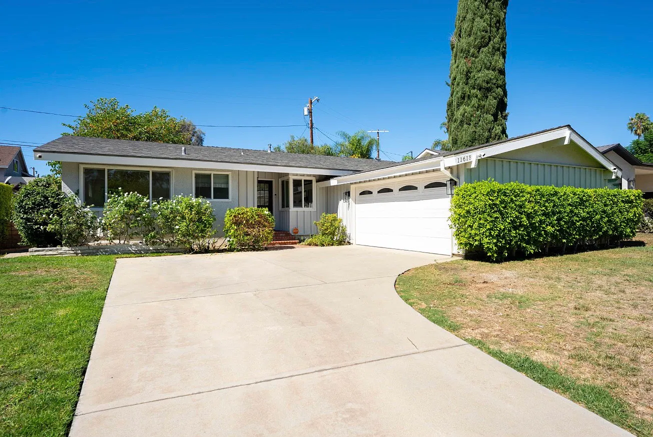 3 bed, 1355 sqft, $5,000 — Photo 2