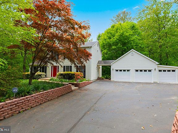 3rd image of 10615 Pineview Rd