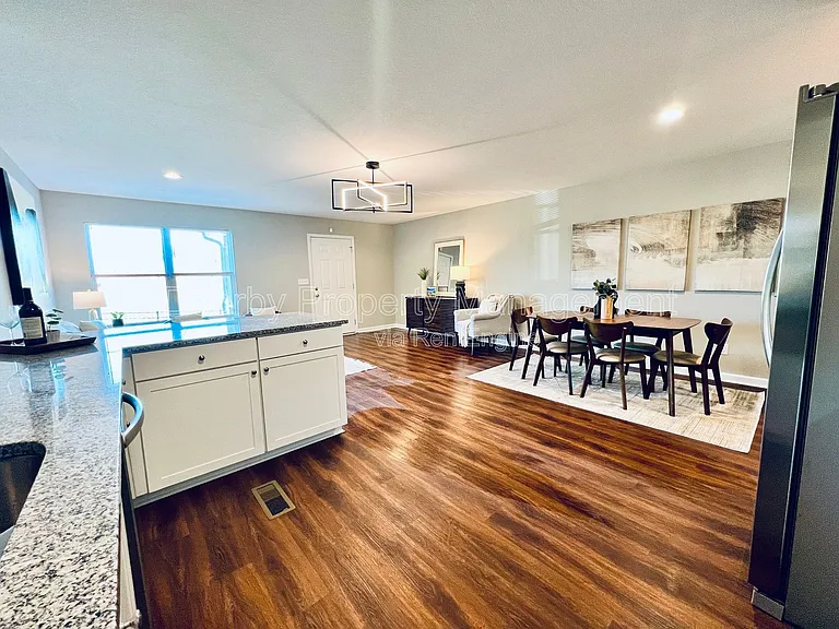 2106 Duncan Ave #104 — Photo 5
