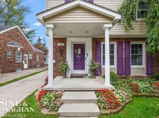 1883 Fleetwood Dr, Grosse Pointe Woods, MI 48236