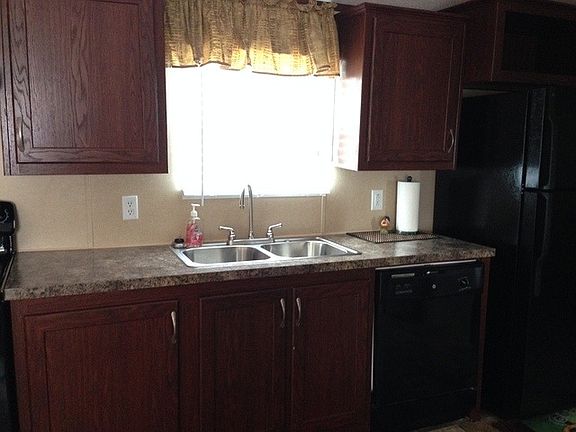 3rd image of 1429 Ash St